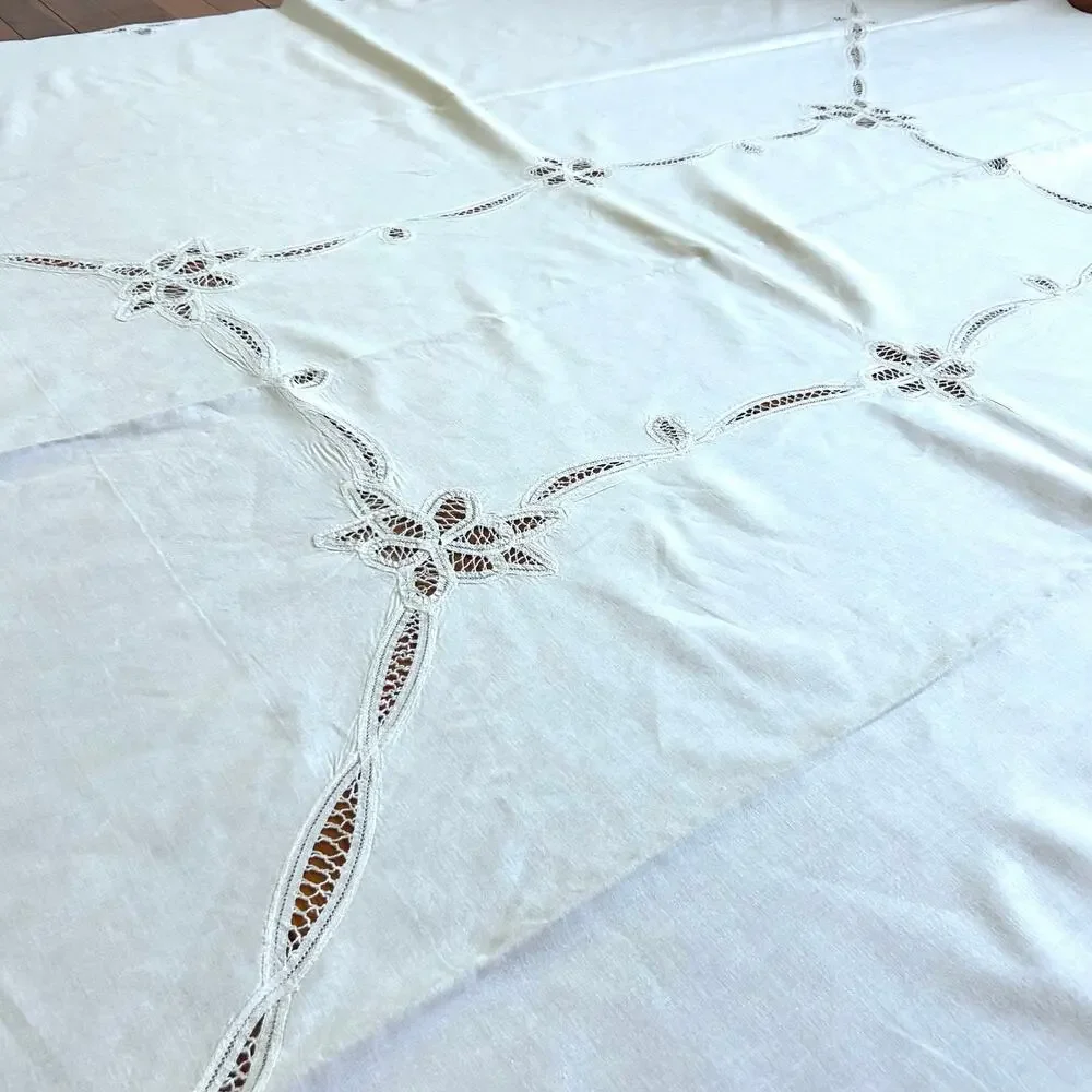 Vintage White 100% Cotton Battenberg Lace Tablecloth with 4 Matching Napkins